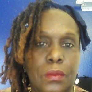 Meet your Posher, Leona